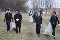 A Szolnoki Sportiskolások segítettek a Holt-Tisza partszakaszának tisztításában